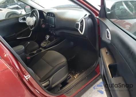 2020 Kia Soul Lx z USA, uszkodzony, nr VIN KNDJ23AU2L7076154